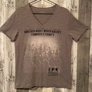 🦩EXPRESS Vintage SS Low V Neck T-Shirt🦩